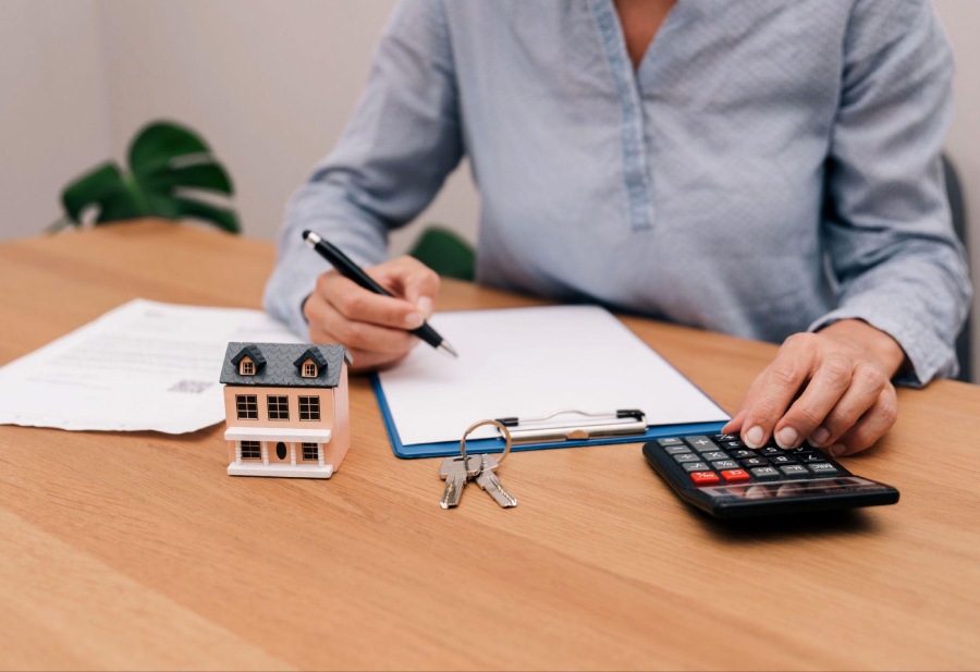 Quais taxas e despesas considerar além do valor do imóvel