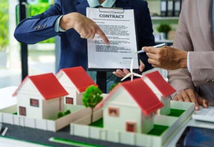 Qual a diferença entre escritura e contrato do imóvel? Entenda para não errar